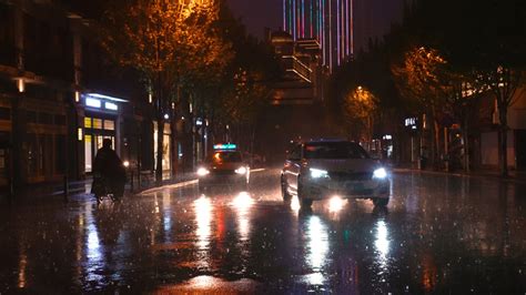 城市下雨夜晚道路交通汽车灯光街景4k素材mp4格式视频下载 正版视频编号178090 摄图网