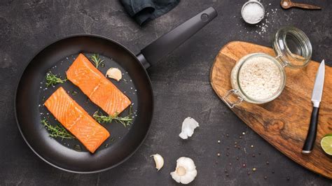 How to Pan-Sear Salmon: Easy Pan-Seared Salmon Recipe - 2025 - MasterClass