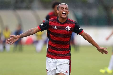 Flamengo Nega Empr Stimo Do Lateral Direito Wesley Ao Barcelona