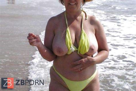Granny Plumper Beach ZB Porn