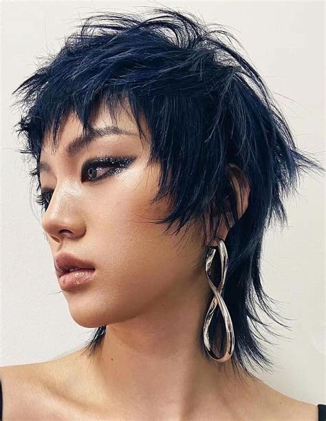 New Dramatic Wolf Cut Ideas And Styling Guide Hairstylery