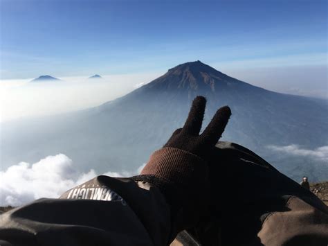 Pertengahan antara pos 4 - Puncak Sindoro | Tempat liburan, Pemandangan ...