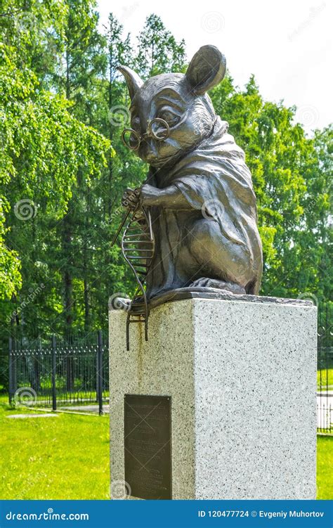 A Monument To The Laboratory Mouse Knitting A Dna Strand Novosibirsk