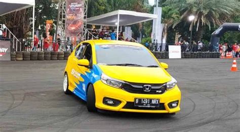 Konsumsi BBM Honda Brio Vs Toyota Agya Duo Hatchback Super Irit