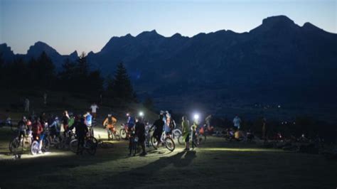 Hautes Alpes La Plus Longue Descente Aux Lampions En Vtt Tent E Dans