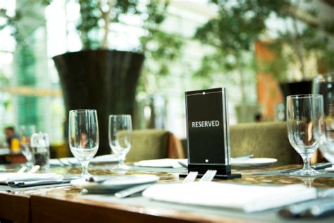 Restaurant Reserved Table Signs Pictures | Download Free Images on Unsplash