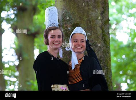 Costumes breton Banque de photographies et dimages à haute résolution