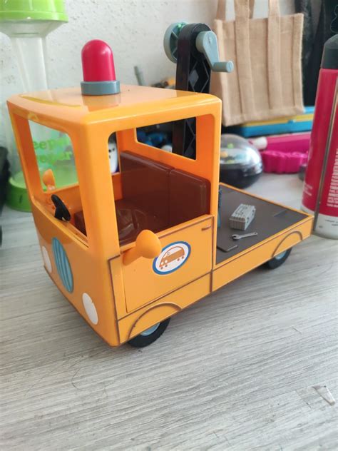 Peppa pig Grandad Tow truck, Hobbies & Toys, Toys & Games on Carousell