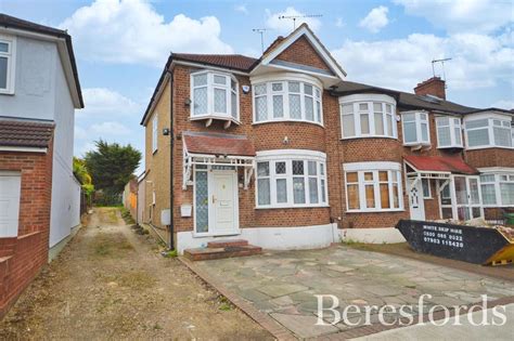 Stanley Avenue Romford Rm2 3 Bed End Of Terrace House £535 000