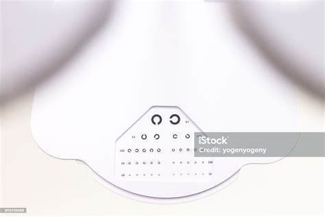 안과 의사의 내각입니다 눈 시력 테스트 라는 복사 공간 Landolt C 건강 진단에 대한 스톡 사진 및 기타 이미지 건강
