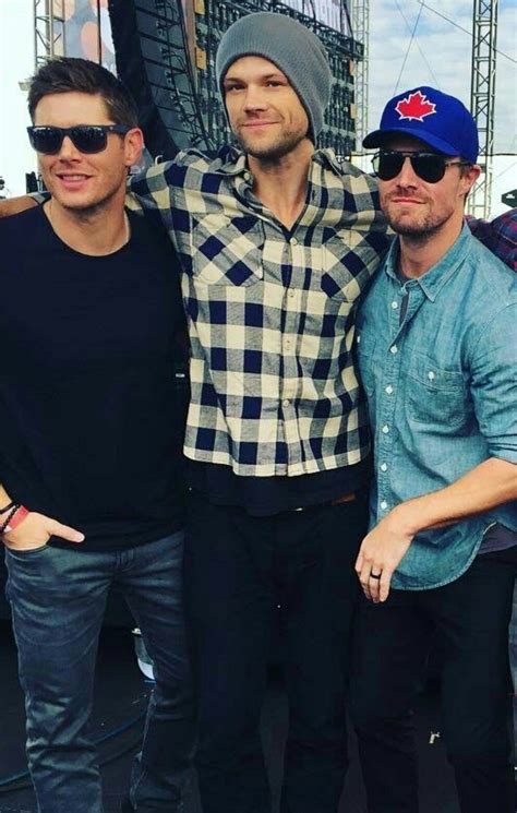 J2 At Ewpopfest 2016 Via Getty Images Jensen Ackles Stephen Amell