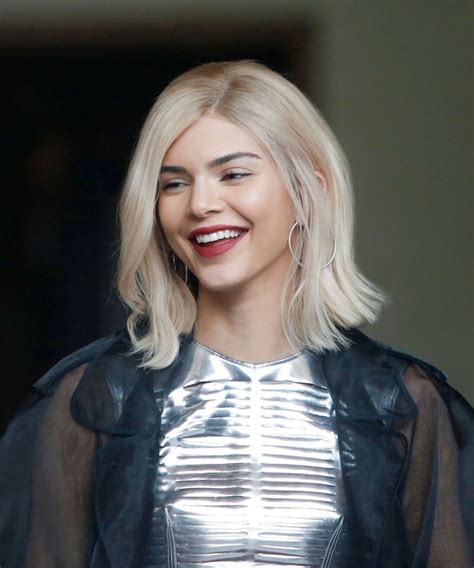 Kendall Debuts Blonde Wig Fools Nobody Kendall Jenner Kendall And