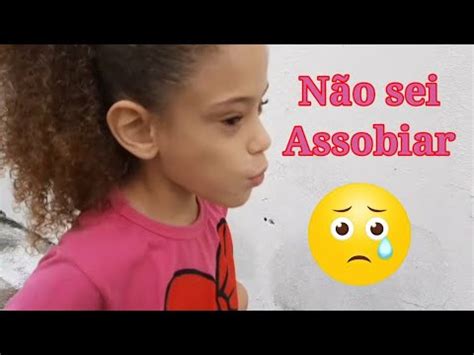 A menina que não sabia ASSOBIAR YouTube