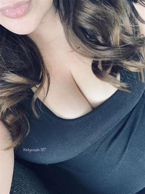 Who’s in the mood for a Monday afternoon make out session!? | Scrolller