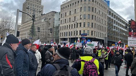 Los Agricultores Polacos Protestan En Varsovia Antes De La Gala De La