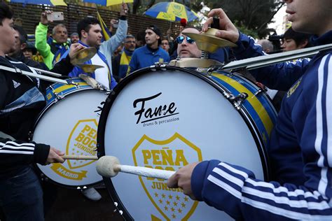 El Banderazo De Los Hinchas De Boca En La Puerta Del Hotel Infobae