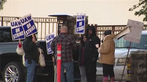 Uaw Strike Tentative Deal Between Gm Uaw Could End Strike At