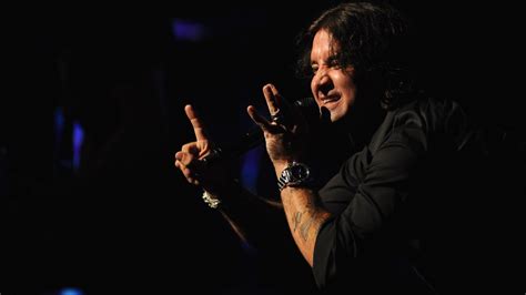 Creed Lead Singer Scott Stapp Reveals in Facebook Video That He’s Broke, Living in Holiday Inn ...