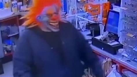 Colorado Mask Wearing Knifeman Who Threatened Shop Worker Sought By Us