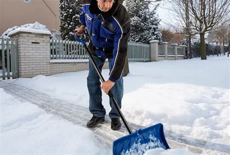 Being Safe When Shoveling Snow Advanced Training And Rehab