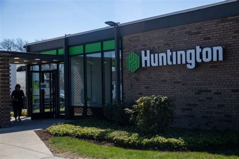 Huntington Bank with over 1,000 locations to close a branch and ...