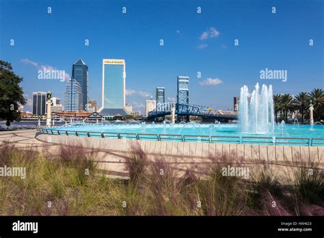 Jacksonville Skyline Friendship Fountain Florida Usa Stock Photo Alamy