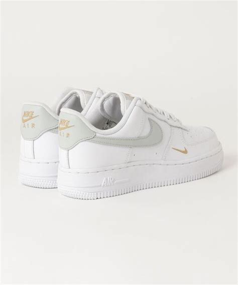 NIKEナイキのWMNS AIR FORCE 1 07 ESS CZ0270 106スニーカー WEAR