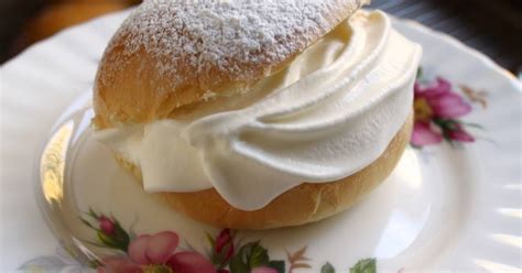 Cream Buns A Scottish Favourite Recipe Yummly Recipe Cream Bun