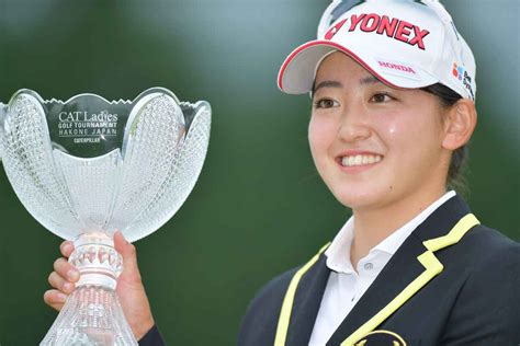 岩井千怜が史上3人目の初優勝から2週連続v「（家族に）優勝するところを見せることができてうれしい」／国内女子 イザ！