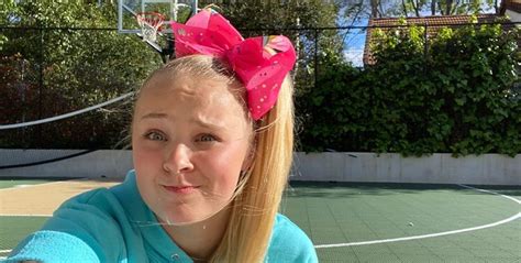 Jojo Siwa Shows Off Her Hair After Taking Out Her Signature Bow And