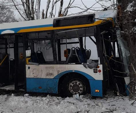 Czechowice Dziedzice Autobus Uderzy W Drzewo L Skie Radio Eska