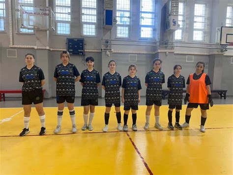 Şampiyon ÇİÇEKLER Okulumuz Kız Futsal takımı Şişli ŞAMPİYONU Mehmet