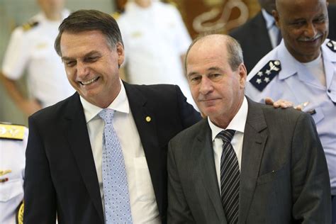 Ministro Da Defesa Foi Demitido Por Bolsonaro Ap S Se Negar A P R