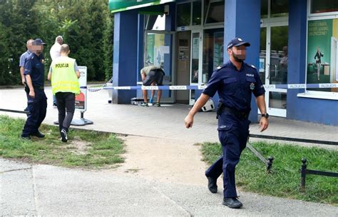 Napad rabunkowy na bank Policja z pilnym apelem WP Wiadomości