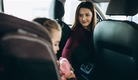 Normativa de sillas de coche para llevar a los niños en 2023