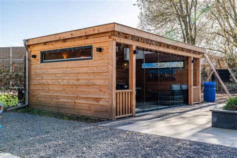 Houten Tuinkamer Met Luxe Buitenkeuken En Stalen Puien Apard