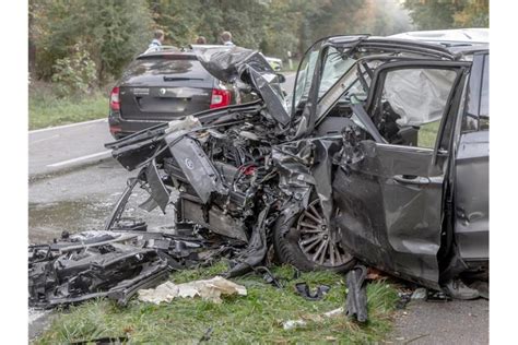 Autofahrer Stirbt Bei Frontalzusammensto