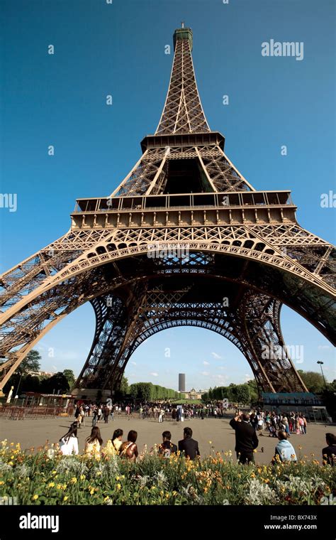 Foto Torre Eiffel Desde Abajo La Torre Eiffel Es Hoy Uno De Los