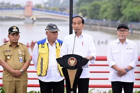 Waduh Nilai Merah Di Tengah Prestasi Pembangunan Era Presiden Joko