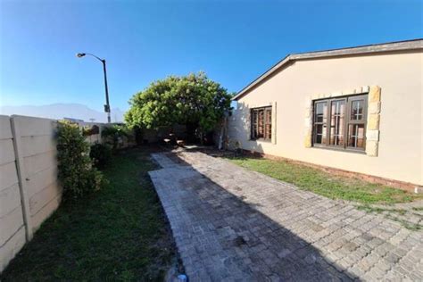 Grassy Park Property Property And Houses For Sale In Grassy Park Page 2