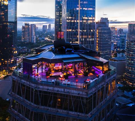 10 Rooftop Bar Di Jakarta Dengan City View Terbaik Nibble