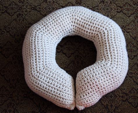 17 Best images about Neck Pillows--Crochet on Pinterest | Free pattern ...