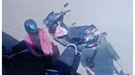 Wajah Pelaku Pencuri Uang Dalam Jok Motor Terekam Cctv Toko Di Pasar