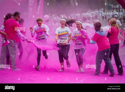 Dulux Colour Run Takes Place In Brighton Sussex Uk Known As The Happiest 5k On The Planet