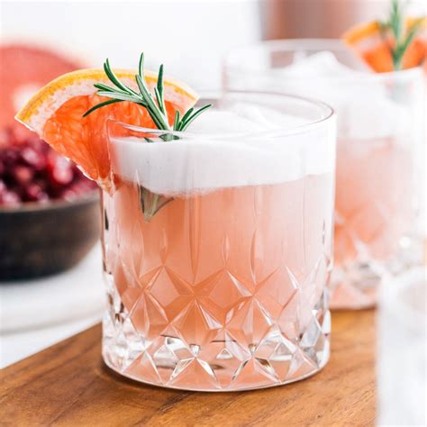 18 Holiday Cocktail Mocktail Recipes Sur La Table Lid Ladle