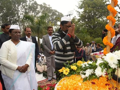 Hemant Soren Jharkhand Cm Hemant Soren Pays Tribute To To Father Of