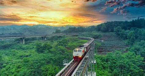 Liburan Seru Dengan Kereta Api Di Pulau Jawa Temukan Destinasi Wisata