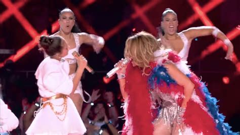 Jennifer Lopez Presenta A Su Hija Emme Con Lenguaje Inclusivo Via