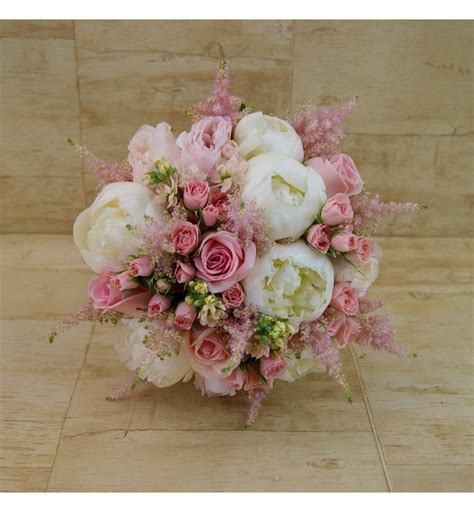 Ramo De Novia Natural Con Rosas Rosa Peonias Blancas Y Astilbe Rosa