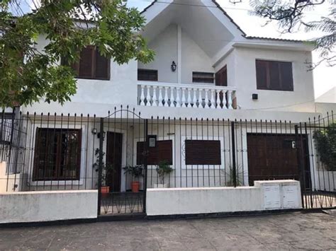 Casa En Venta De Dormitorios En B Alto Alberdi Con Pileta Y Quincho